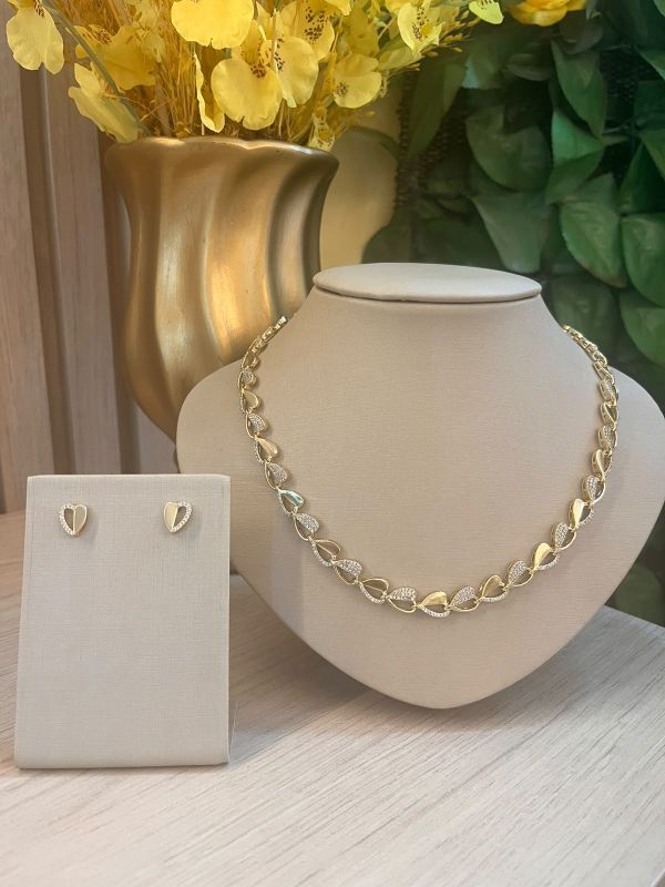 CONJUNTO CORAÇÃO CRAVEJADO E LISO