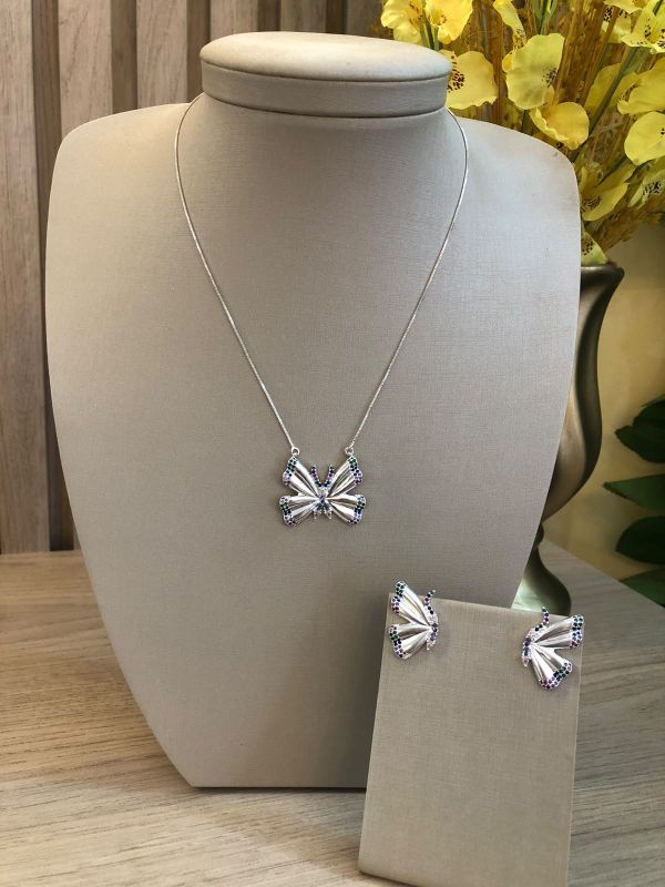 CONJUNTO BORBOLETA DETALHES CRAVEJADO