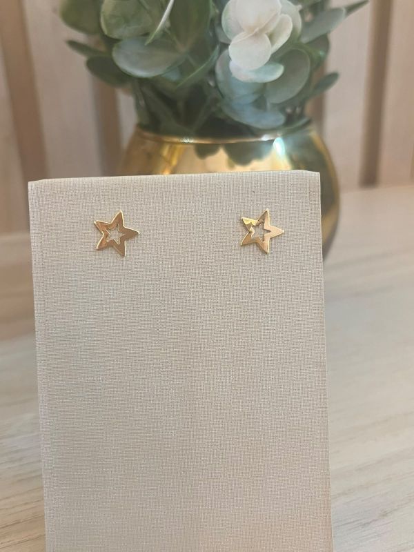BRINCO DE ESTRELA PEQUENO VAZADO