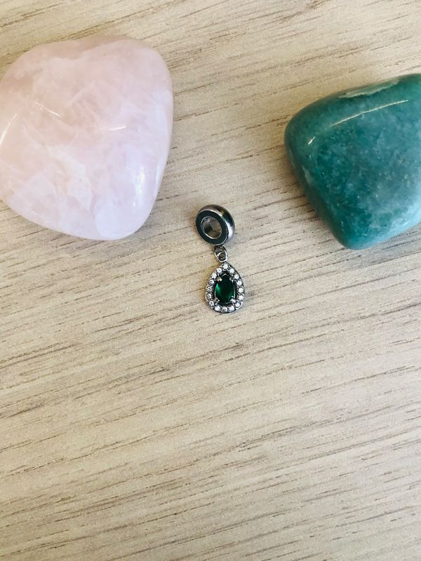 BERLOQUE GOTA VERDE COM CRAVEJADO