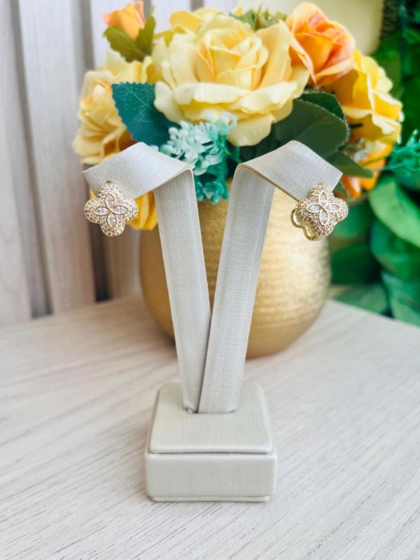 BRINCO FLOR COM ZIRCONIA