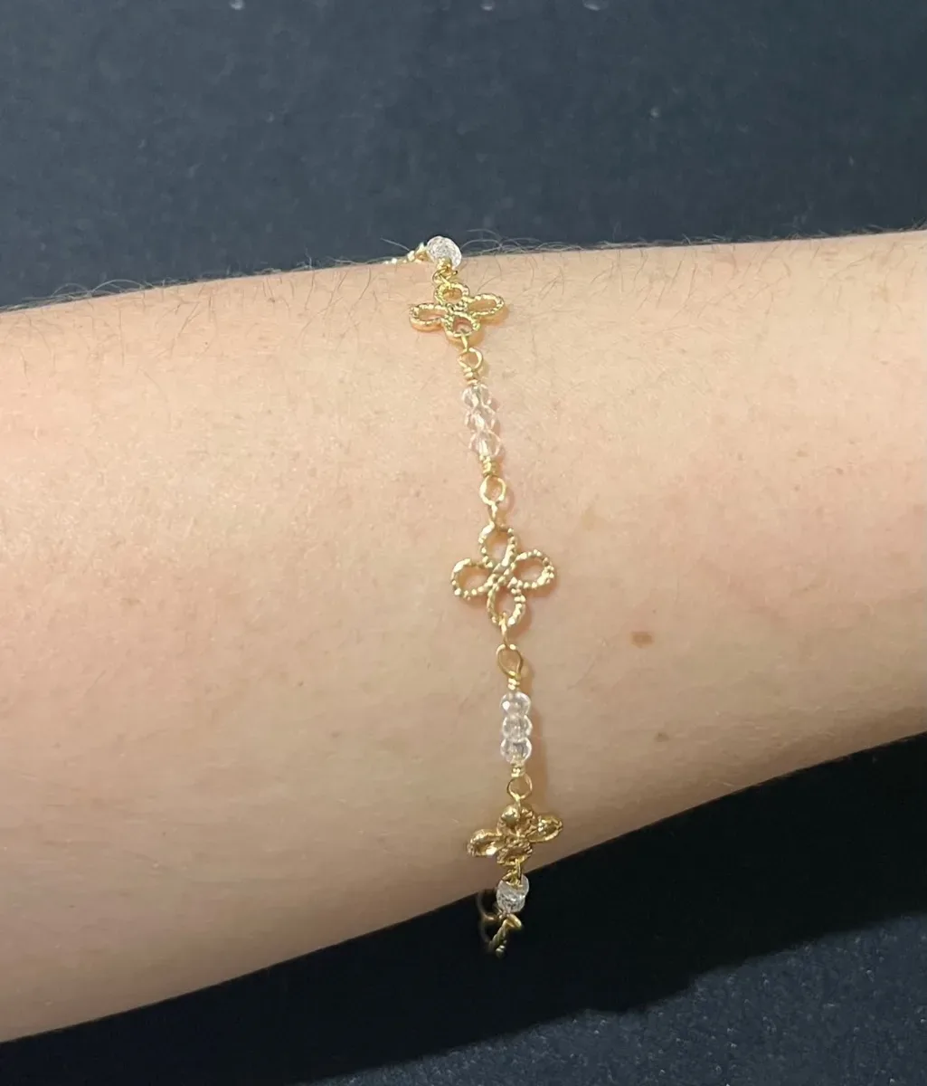 Pulseira missanga cristal e  flor dou
