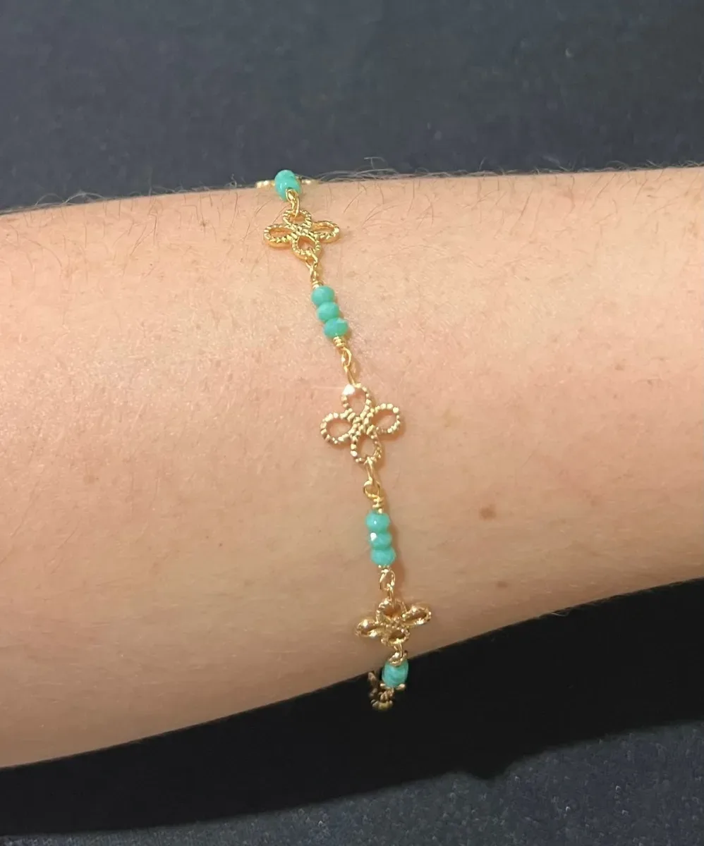 Pulseira missanga verde e  flor dou