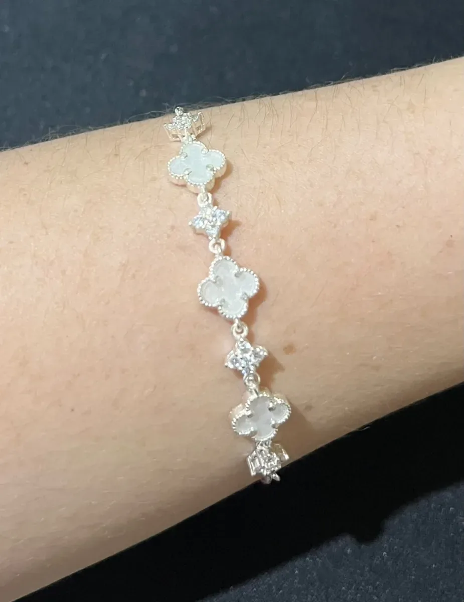 Pulseira trevo fecho diferente Pr