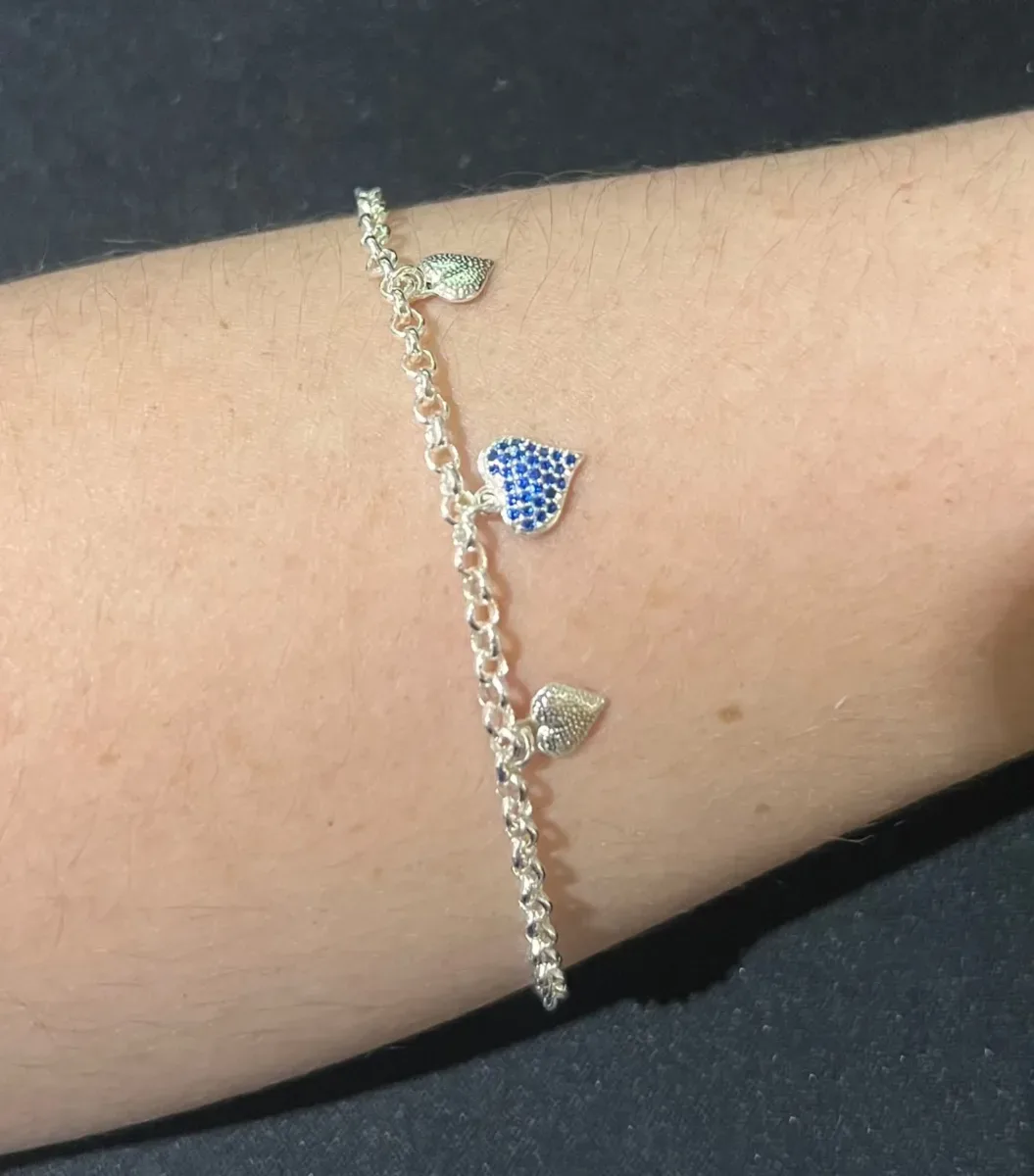 Pulseira 3 coraç pend meio azul Pr