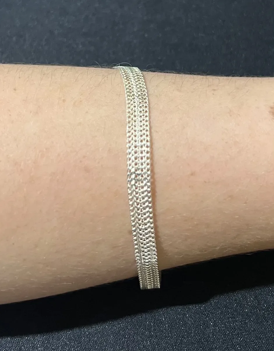 Pulseira trabalhada vazada Pr