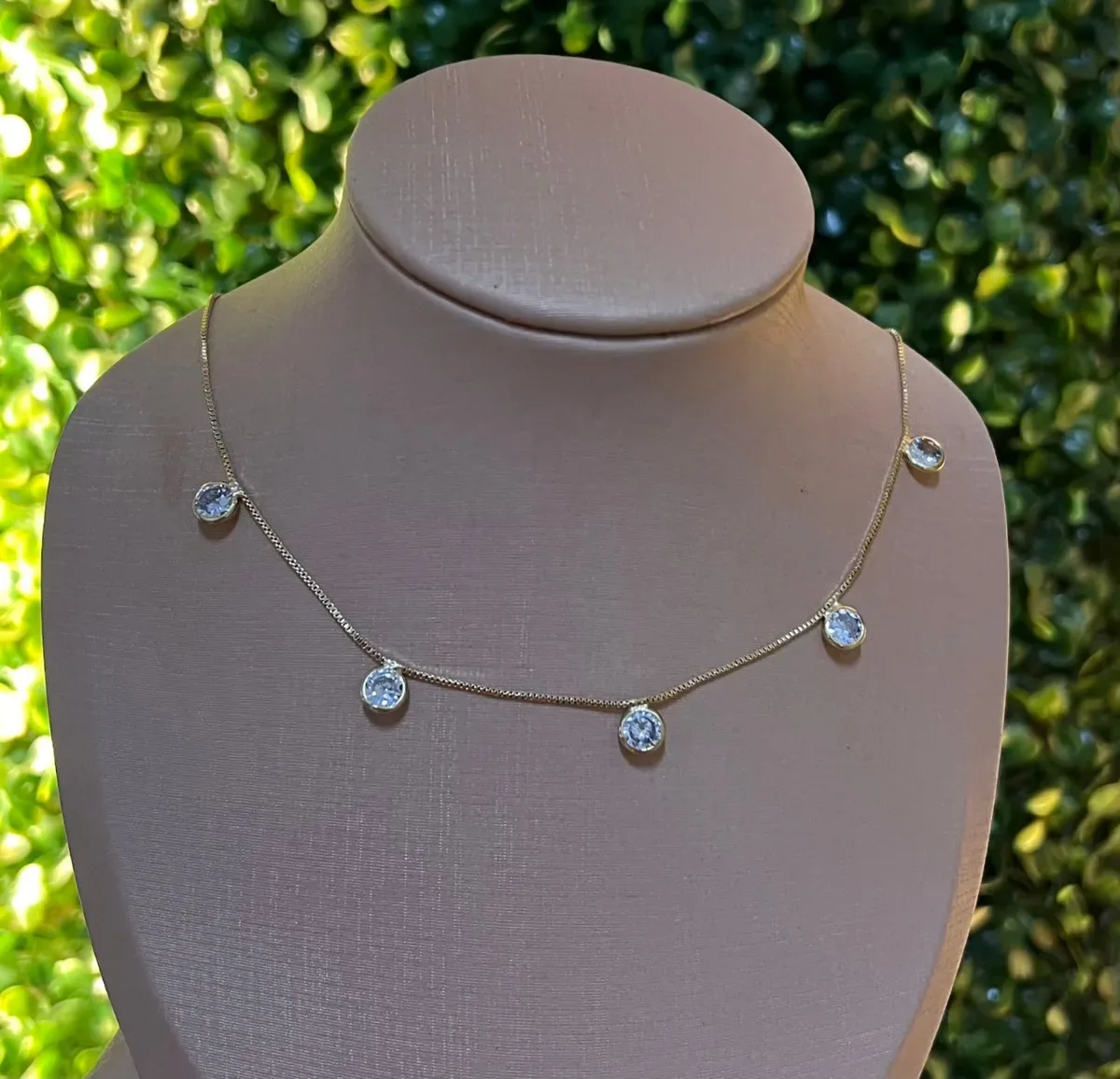 Choker 5 pedras Dou