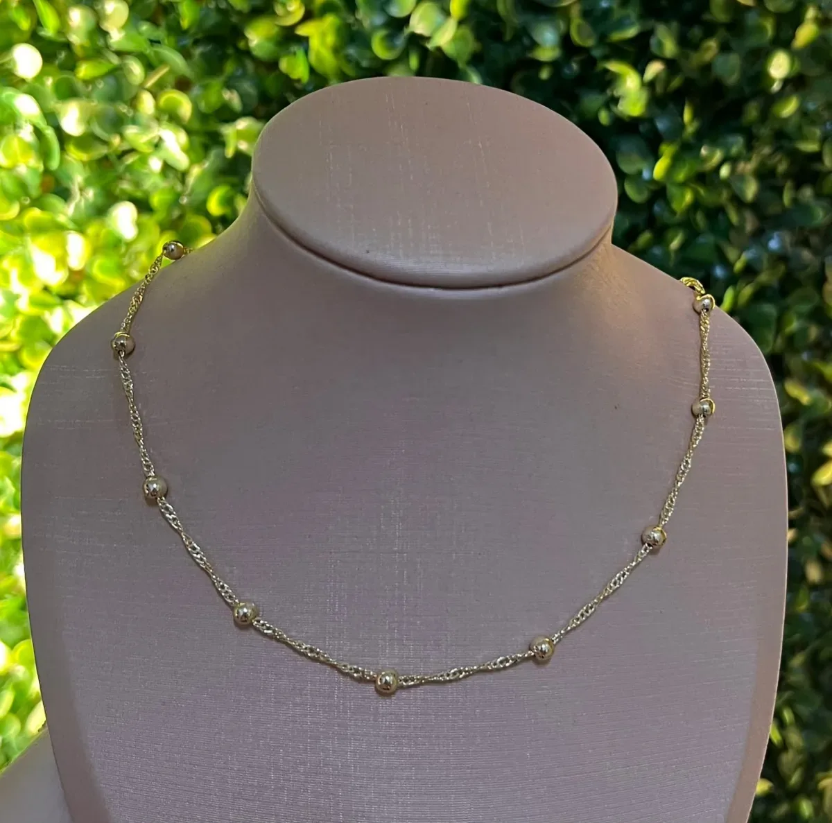 Choker bolinha corrente torcida Dou