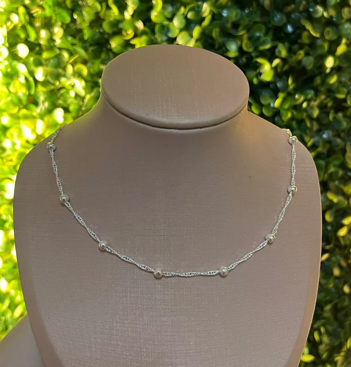 Choker bolinha corrente torcida Pr