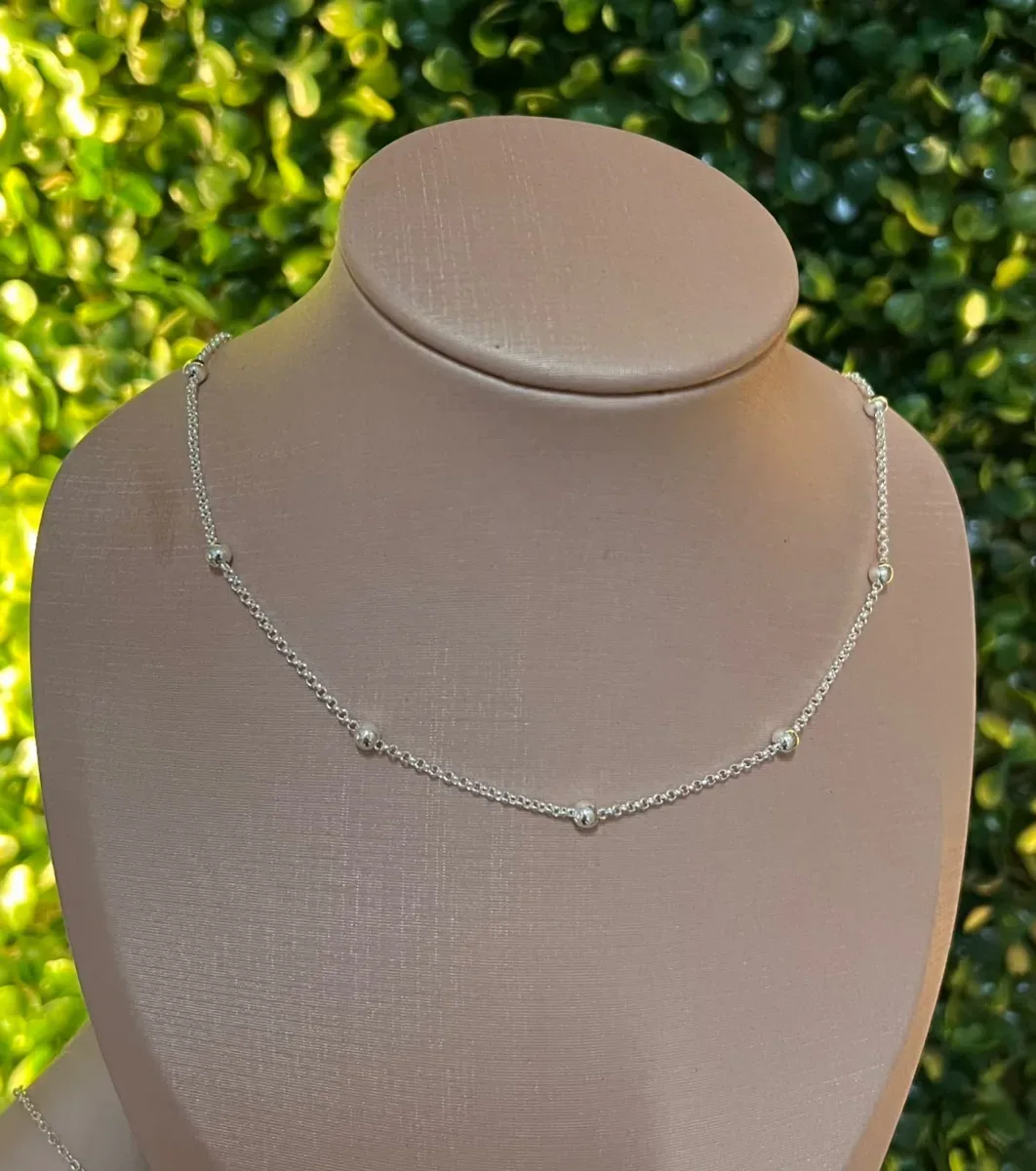 Choker bolinha p Prata