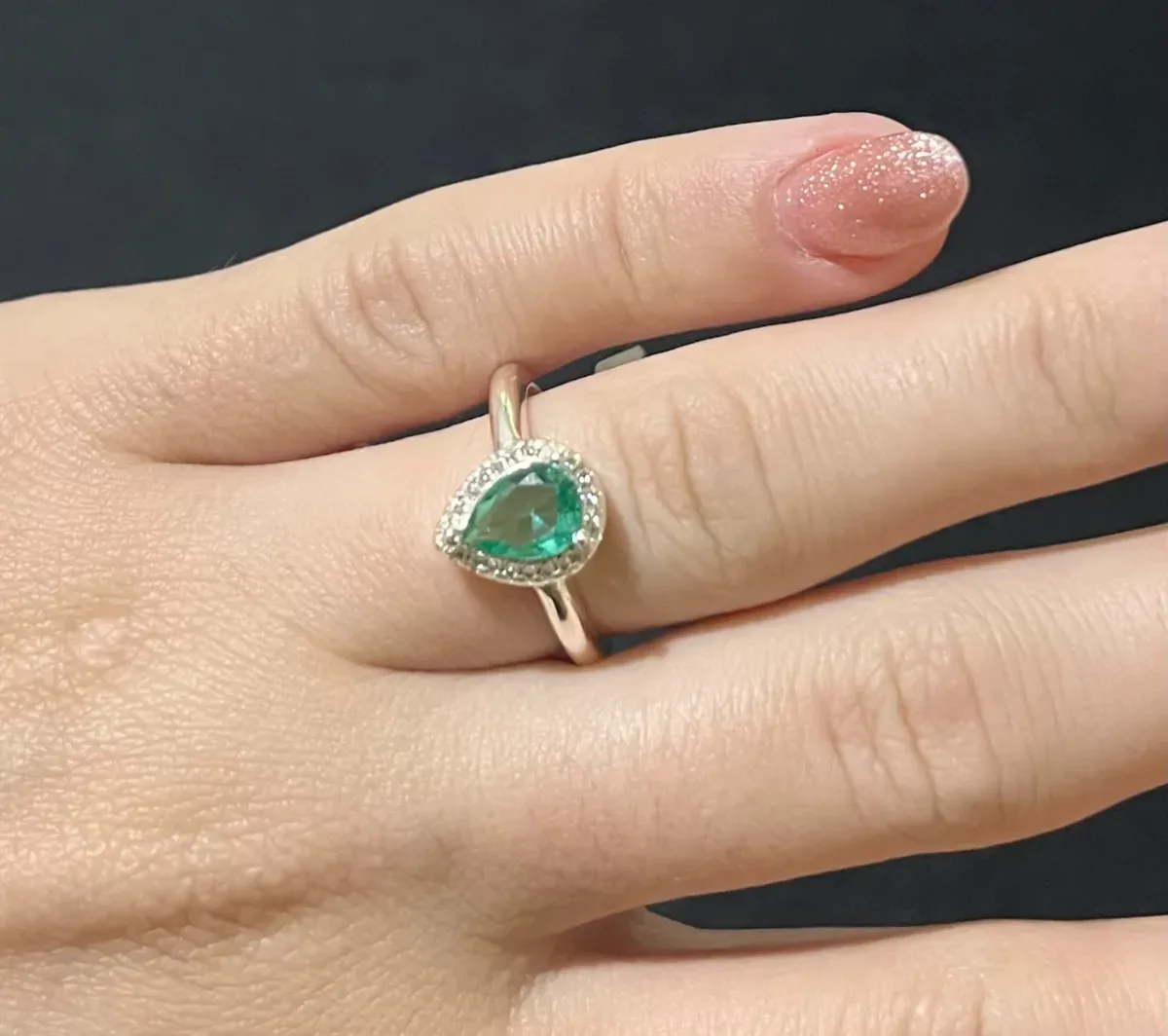 Anel gota verde zirc em volta Pr