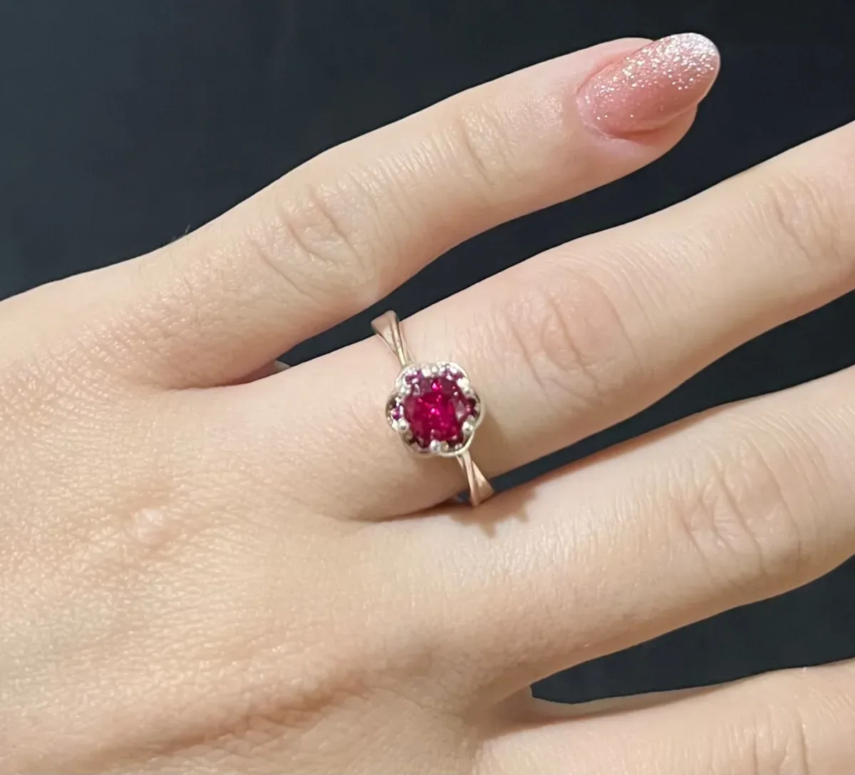 Anel pedra pink detalhes Pr