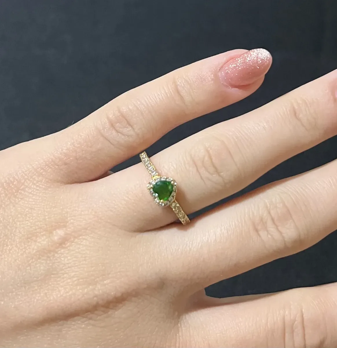 Anel coraç verde zirc em volta Pr
