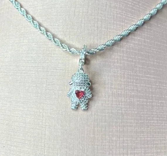 Pingente menina gordinha Pr