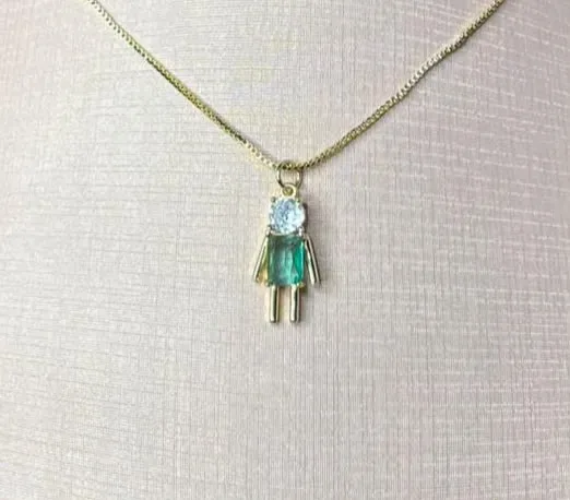 Pingente menino pedra verde Dou
