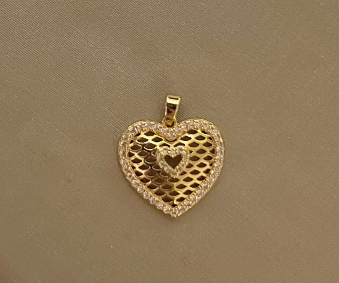 Pingente coraç detalhes zirc vazado Dou