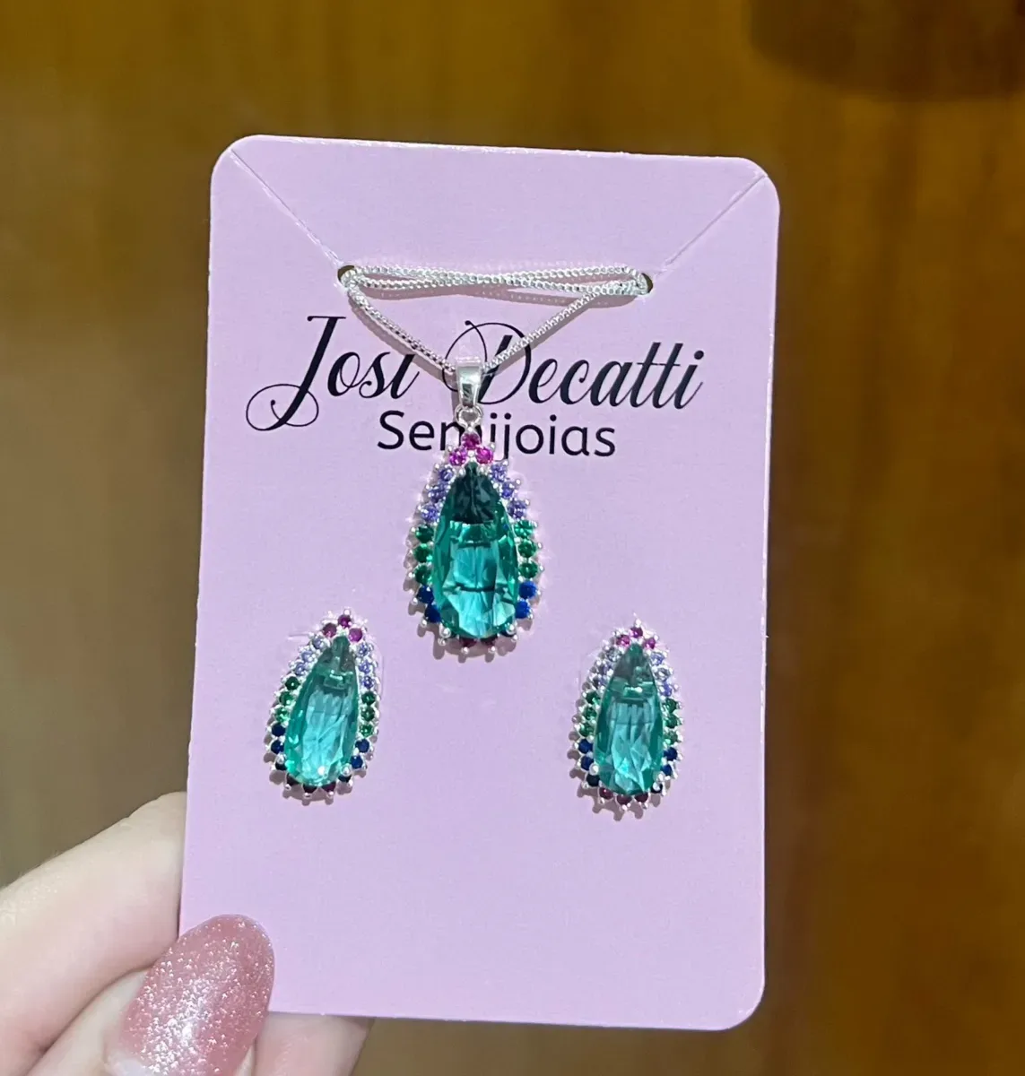 Conjunto gota verde colorido em volta Pr