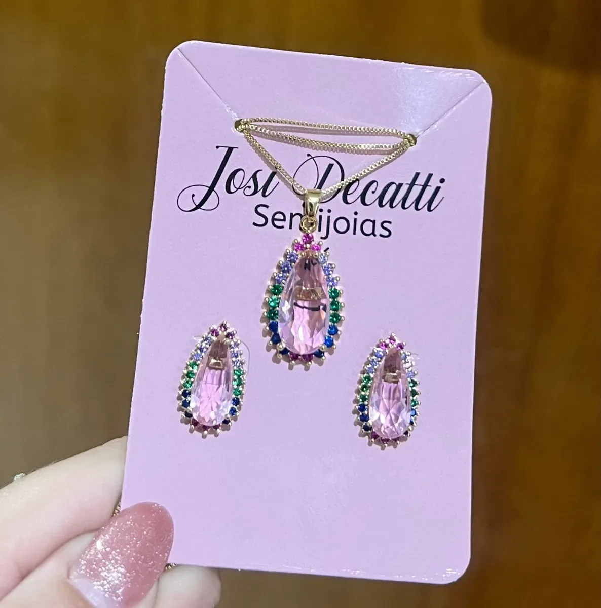 Conjunto gota rosa colorido em volta Dou