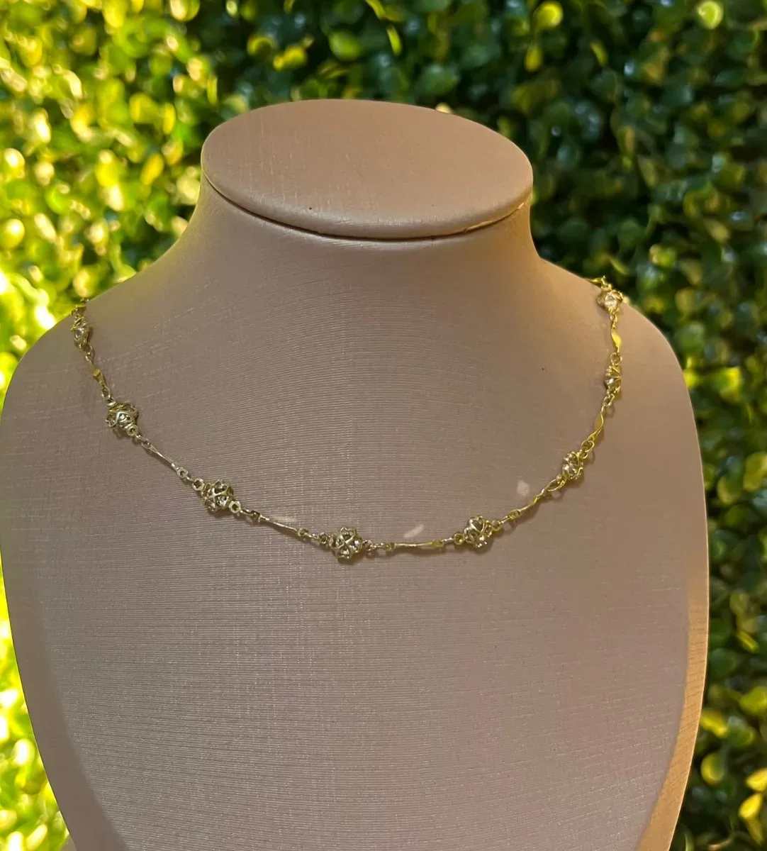Choker mini trevo detalhes Dou