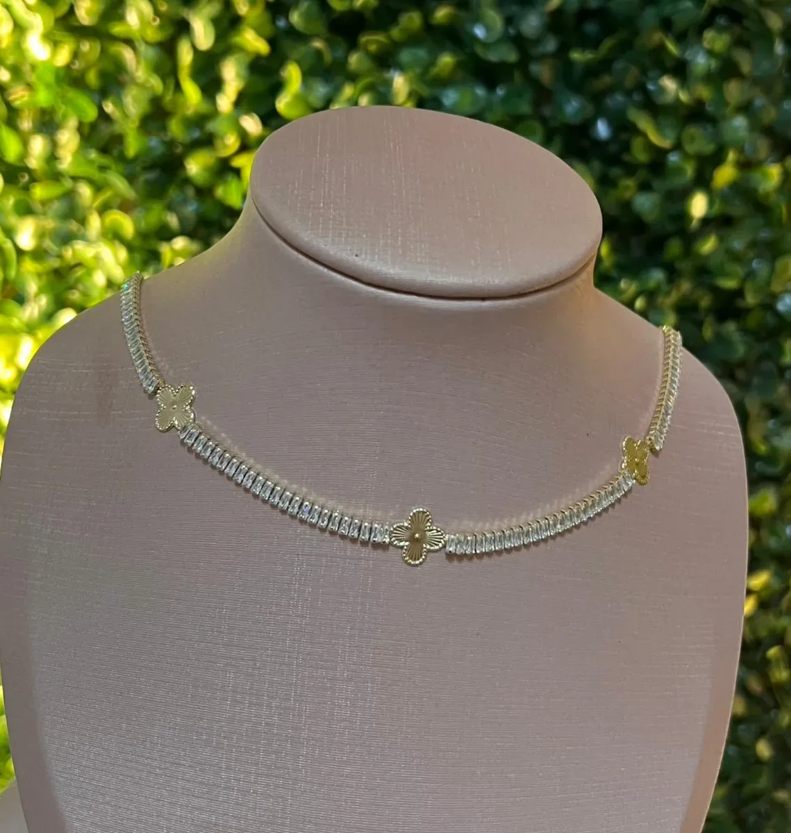 Choker trevo e pedras Dou