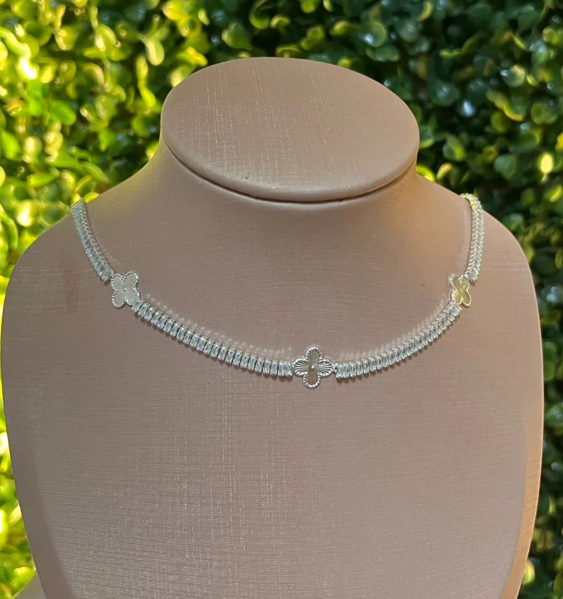 Choker trevo e pedras Pr