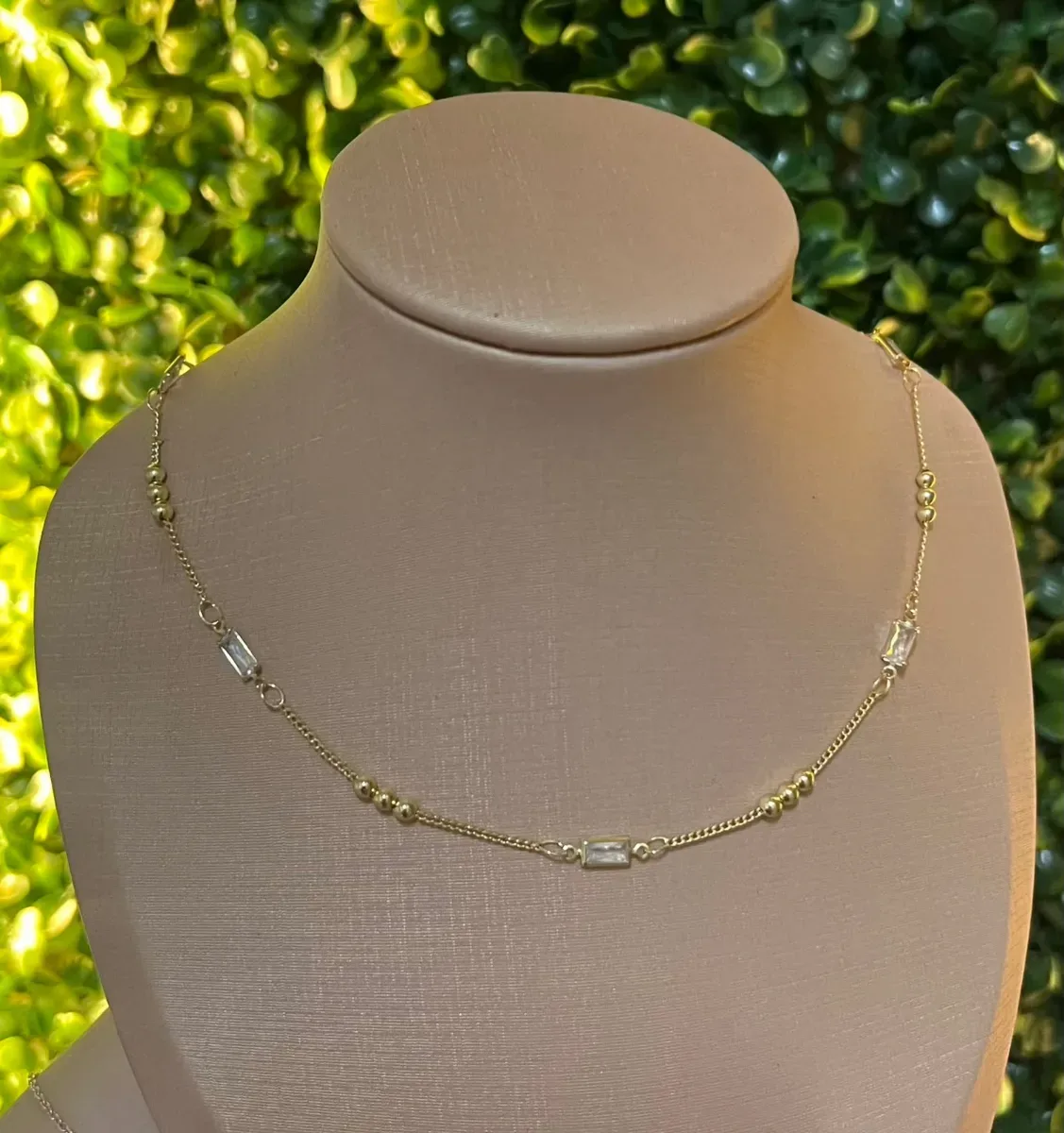 Choker pedra retangular e bolinha Dou