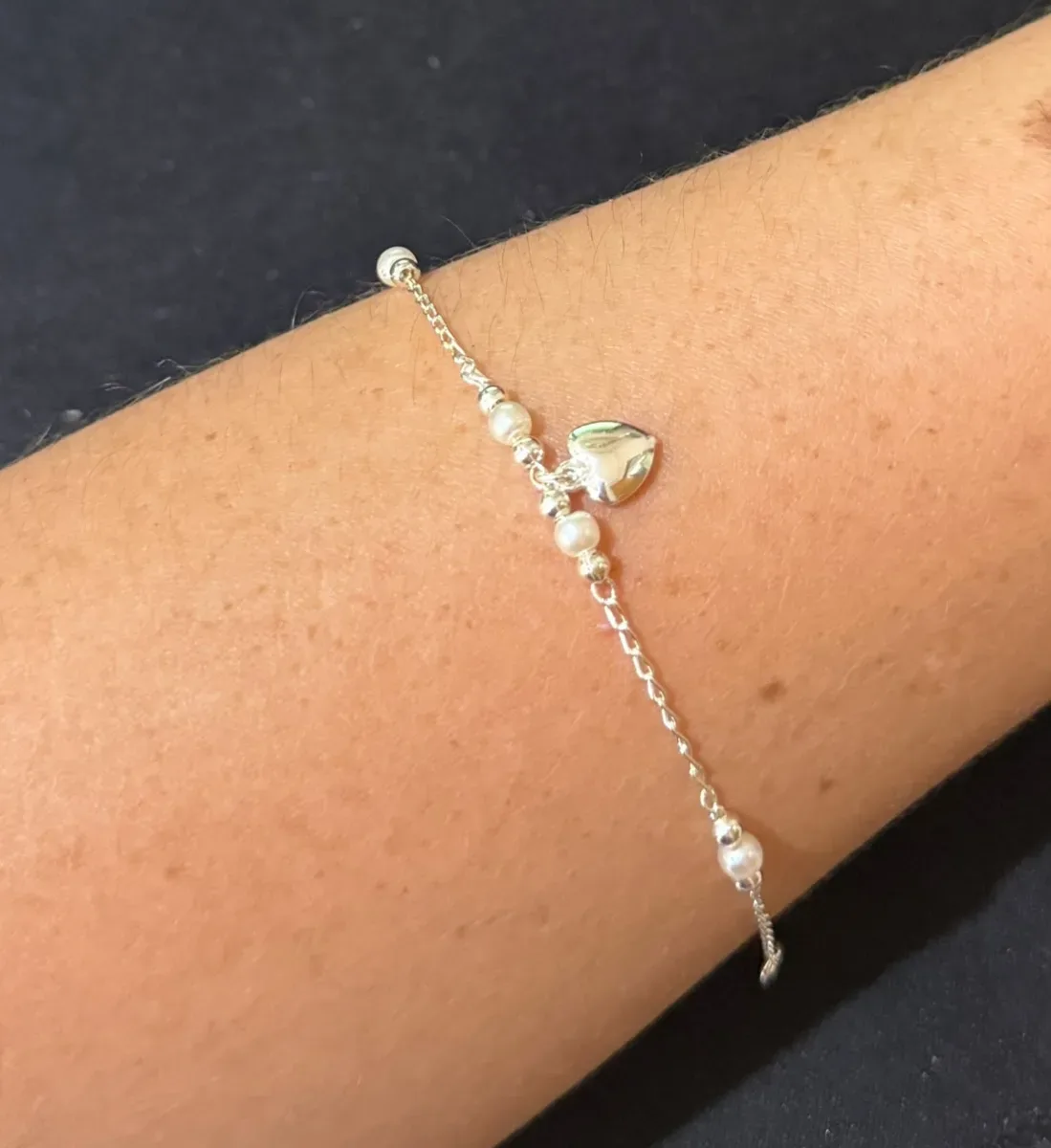 Pulseira inf pérola bolinha e coraç Pr